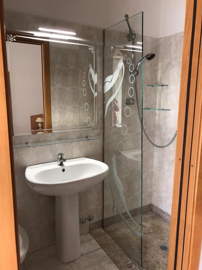 Villa Monica Appartamenti Vieste Bagian luar foto