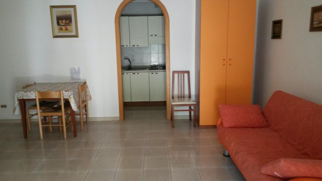 Villa Monica Appartamenti Vieste Ruang foto