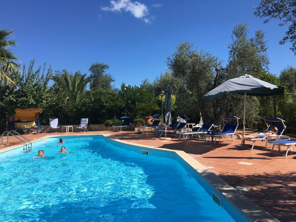 Villa Monica Appartamenti Vieste Bagian luar foto