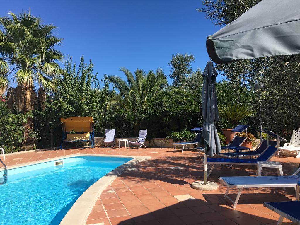 Villa Monica Appartamenti Vieste Bagian luar foto