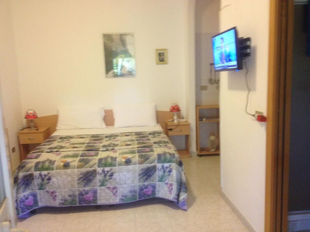 Villa Monica Appartamenti Vieste Bagian luar foto